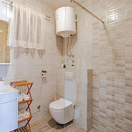 Stunning In Crnja Luka With Wifi Tatil Evi